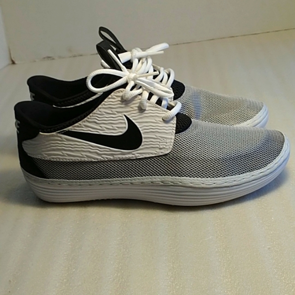 Men's Nike sneakers size 9 gray white